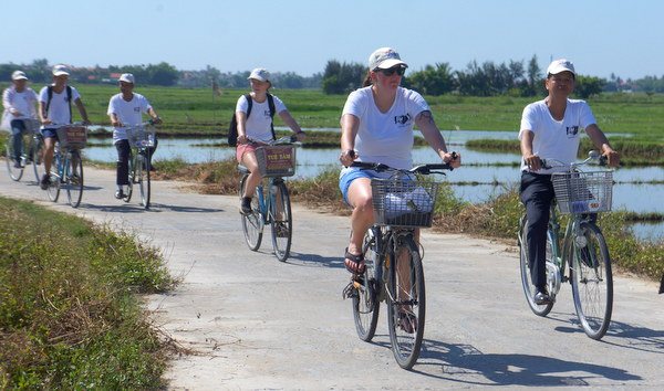 Trải nghiệm bằng xe đạp, du khách sẽ có điều kiện thuận lợi hơn để khám phá vùng đất và con người Hội An.